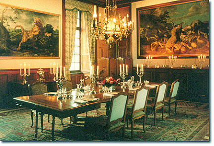 Elegant Dining Room at Canisy