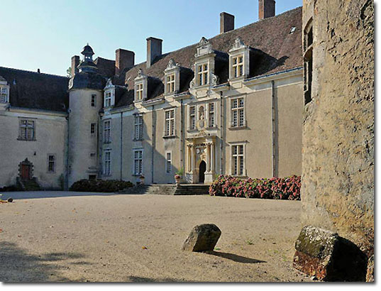 The Château entrance courtyard