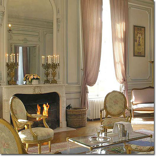 Serene and Luxurious Salon