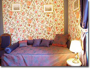 Suite Auguste drawing room sleeping area