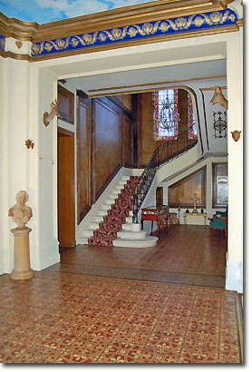 Elegant entry and stairway